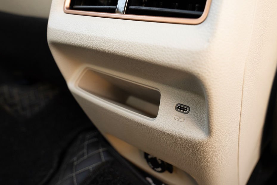 XUV 3XO Gallery Image