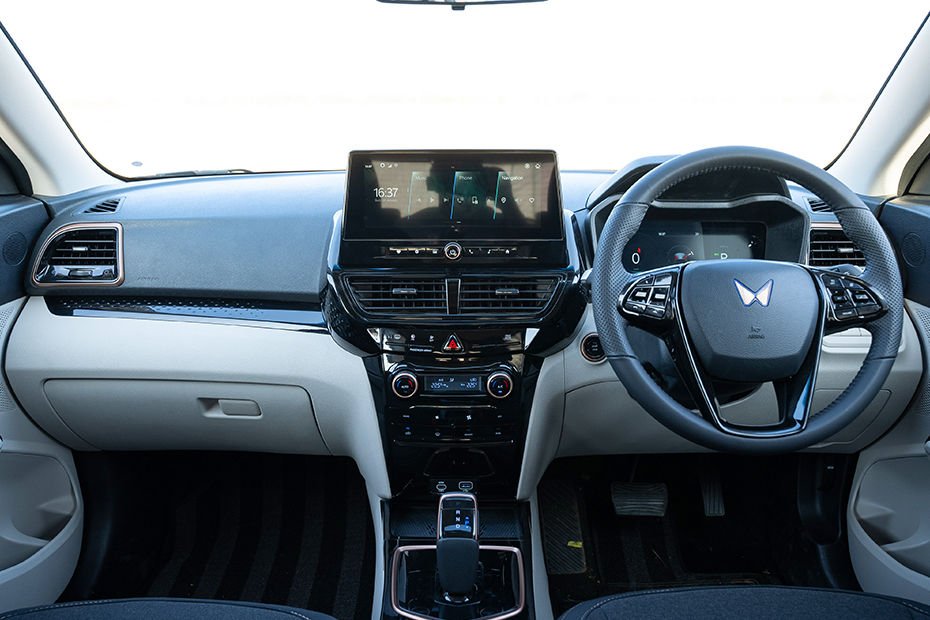 XUV 3XO Gallery Image