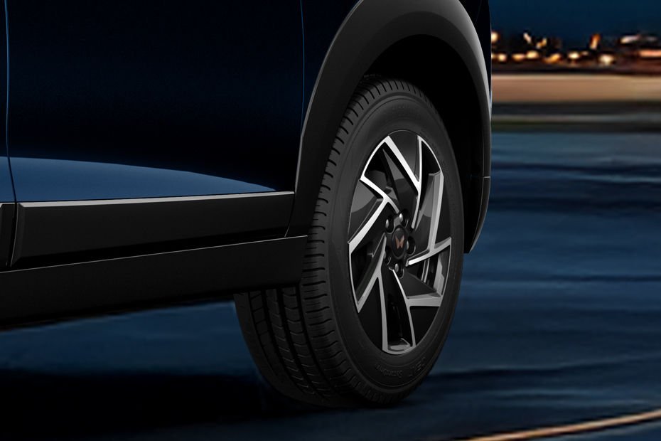 XUV 3XO Gallery Image