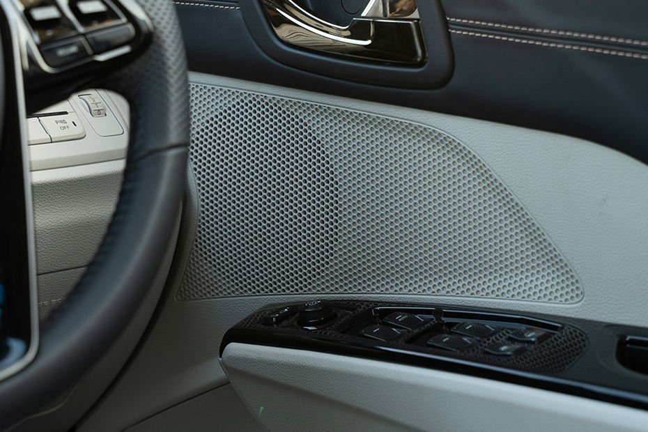 XUV 3XO Gallery Image