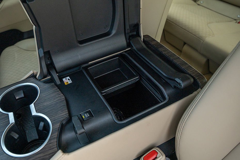 Land Cruiser 300 Gallery Image